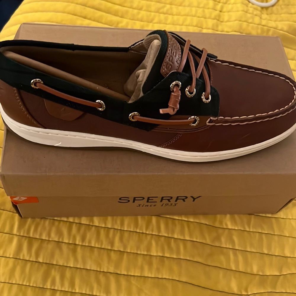 Women’s plaid/dark brown boat shoes